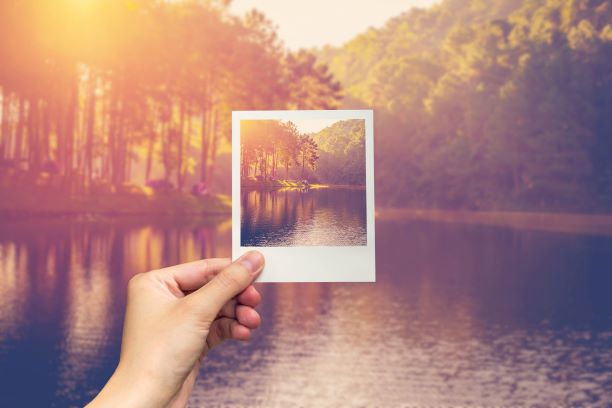 hand-hold-instant-photo-pond-water-sunrise-with-vintage-effect