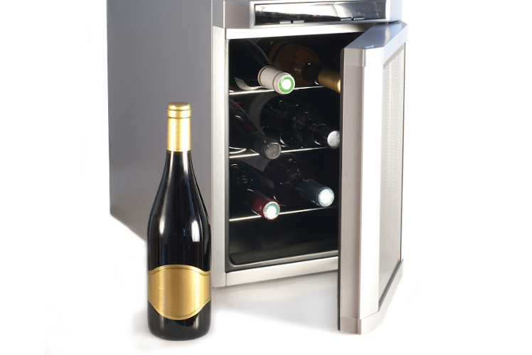 Wine refrigerator for wine storage